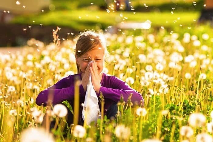 علائم آلرژی در کودکان چیست و چگونه کاهش می‌یابد؟