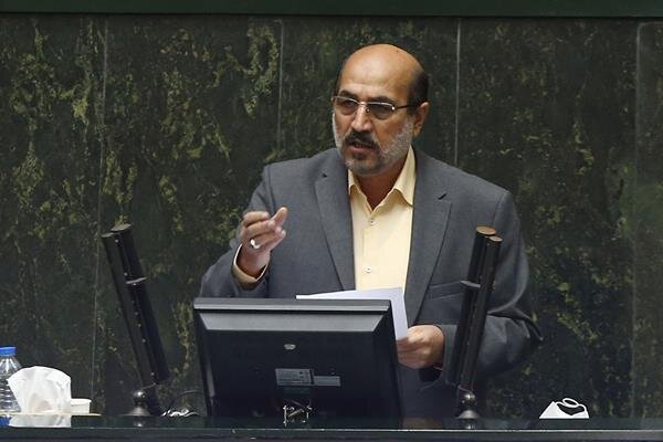انتقاد سیاهکلی از موافقت وزیر صمت با افزایش قیمت خودروهای داخلی