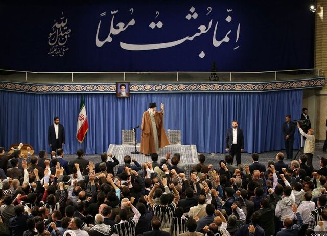 رهبر انقلاب: معلمان امروز فردای کشور را میسازند