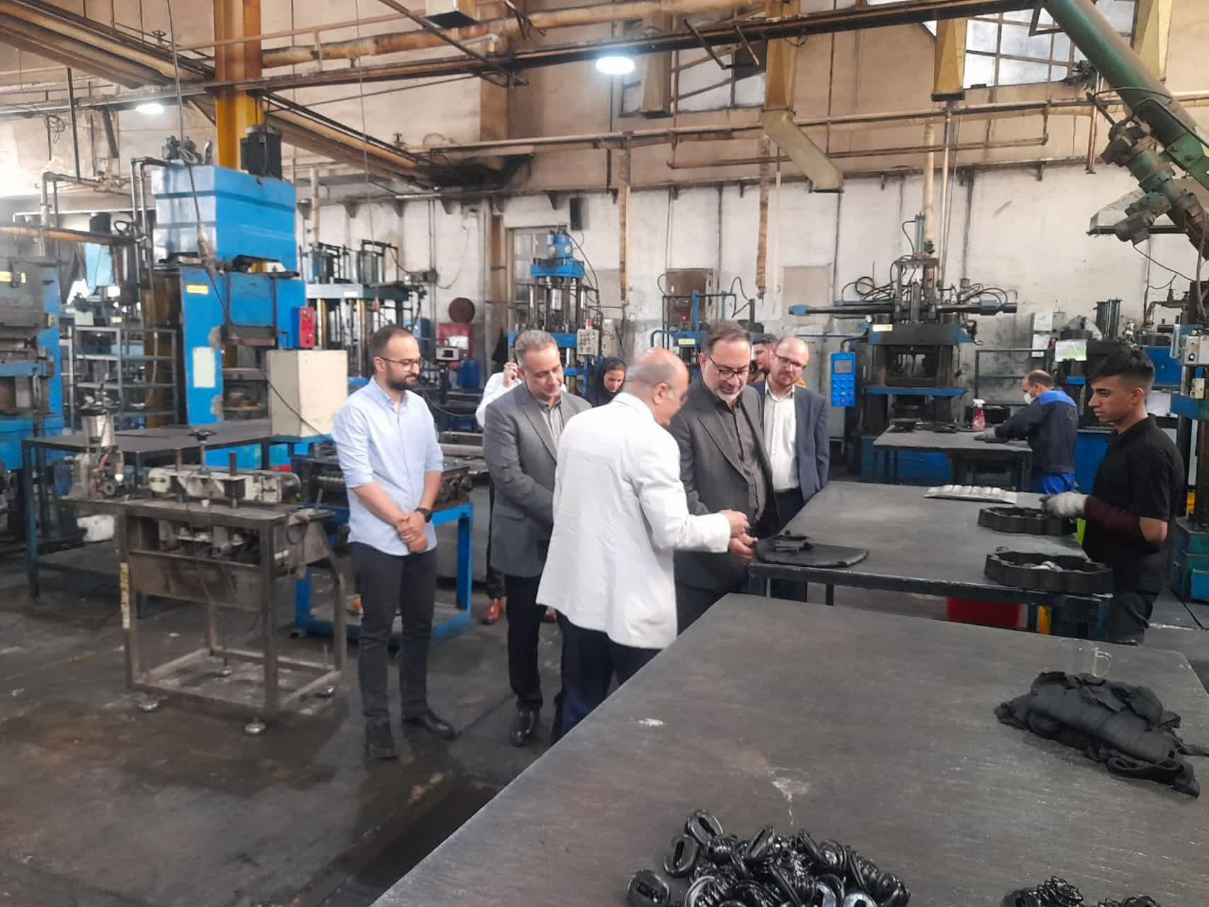 ربیعی :بازدید مستمر از واحدهای صنعتی با اولویت رفع موانع رشد تولید است