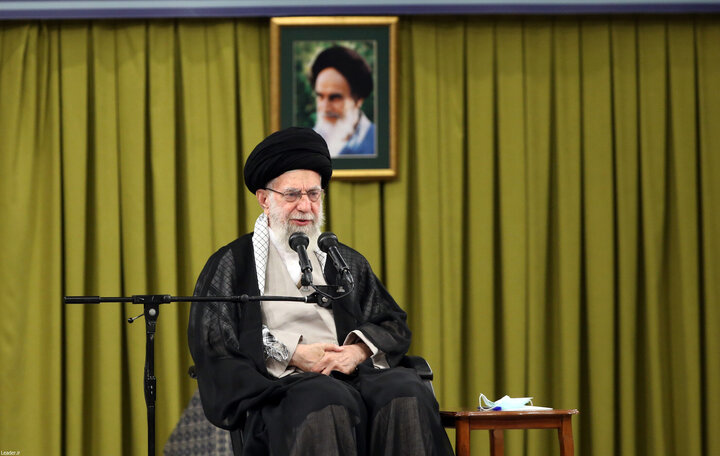 حضرت ایت‌الله خامنه‌ای: پشت صحنه تبلیغات دشمن را بشناسید