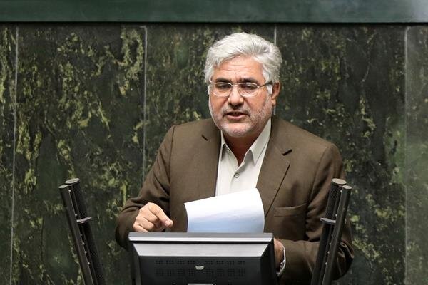 علیپور: به وضعیت مسکن معلمان توجه شود