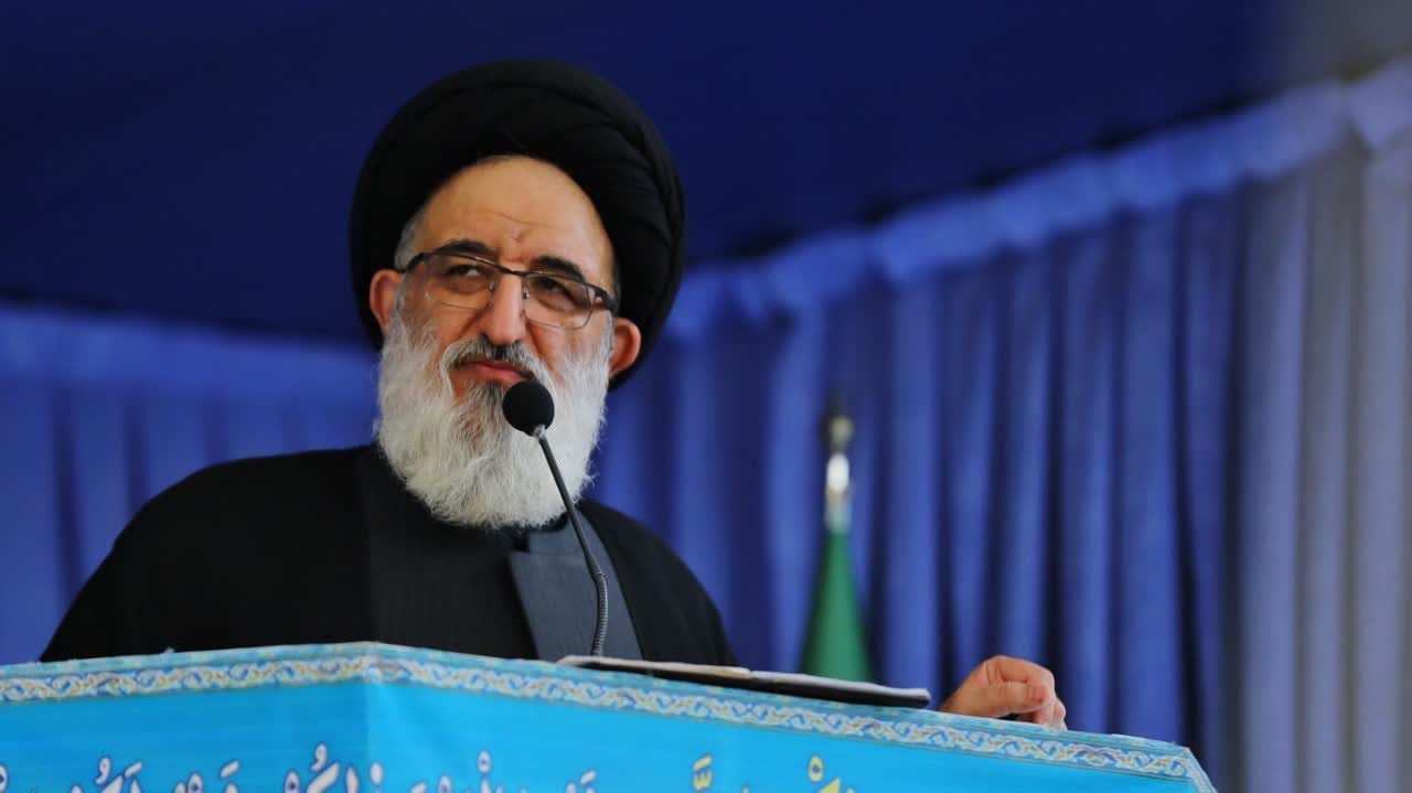 آیت‌الله حسینی همدانی در خطبه‌های نماز جمعه کرج گفت :پیش ثبت‌نام رقابت را بالا  و مشارکت را بیشتر می‌کند