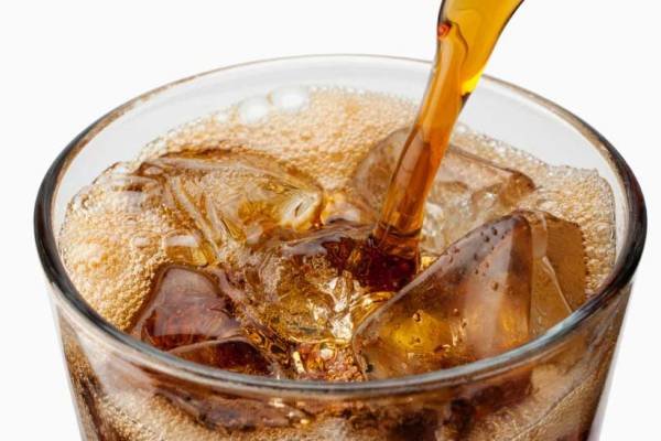 نوشابه های رژیمی موجب افزایش سطح انسولین می شوند