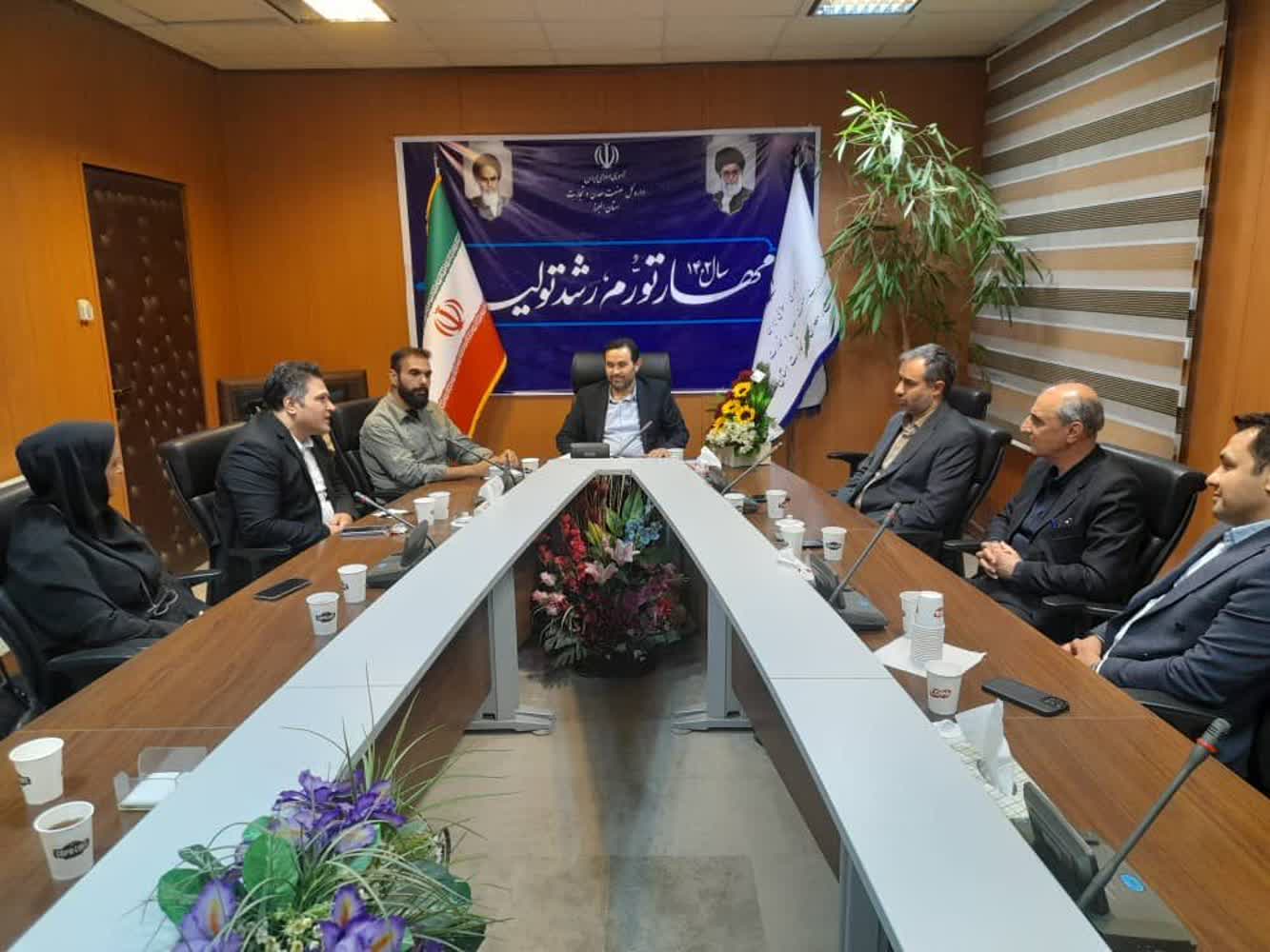 مدیرکل صمت استان البرز تاکید کرد:  ضرورت بکارگیری ظرفیت های قانونی اتاق اصناف در حمایت از کسب و کارها