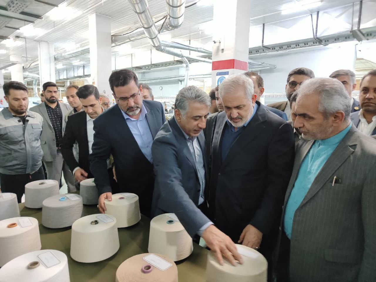 با حضور وزیر صورت گرفت، کارخانه تولید انواع نخ با کاربرد در صنایع نساجی ساوجبلاغ راه اندازی شد
