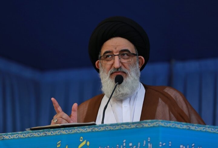 امام جمعه کرج: کاندیداها الگوی اخلاق باشند
