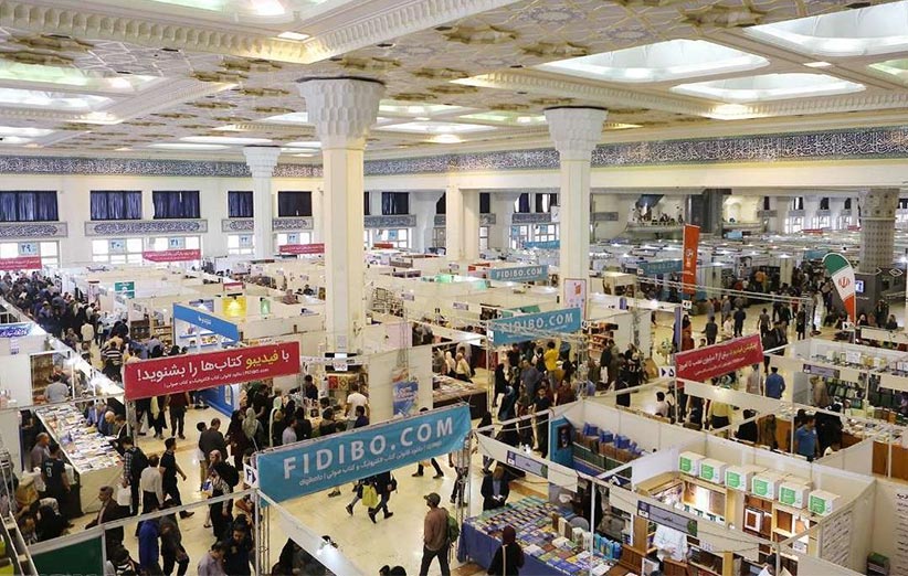 اهدای بن کتاب به خبرنگاران