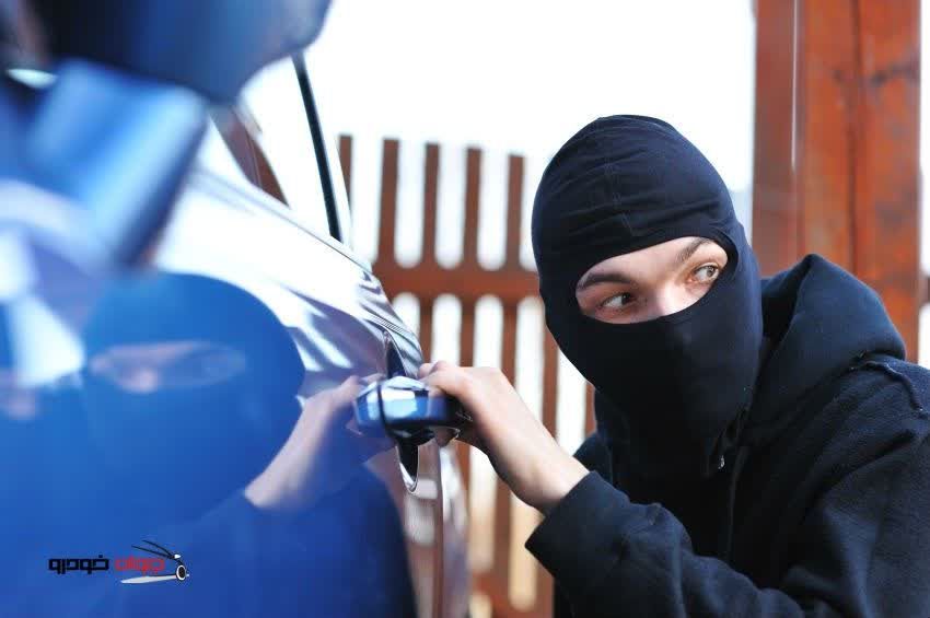 سارق داخل خودرو در کرج دستگیر شد