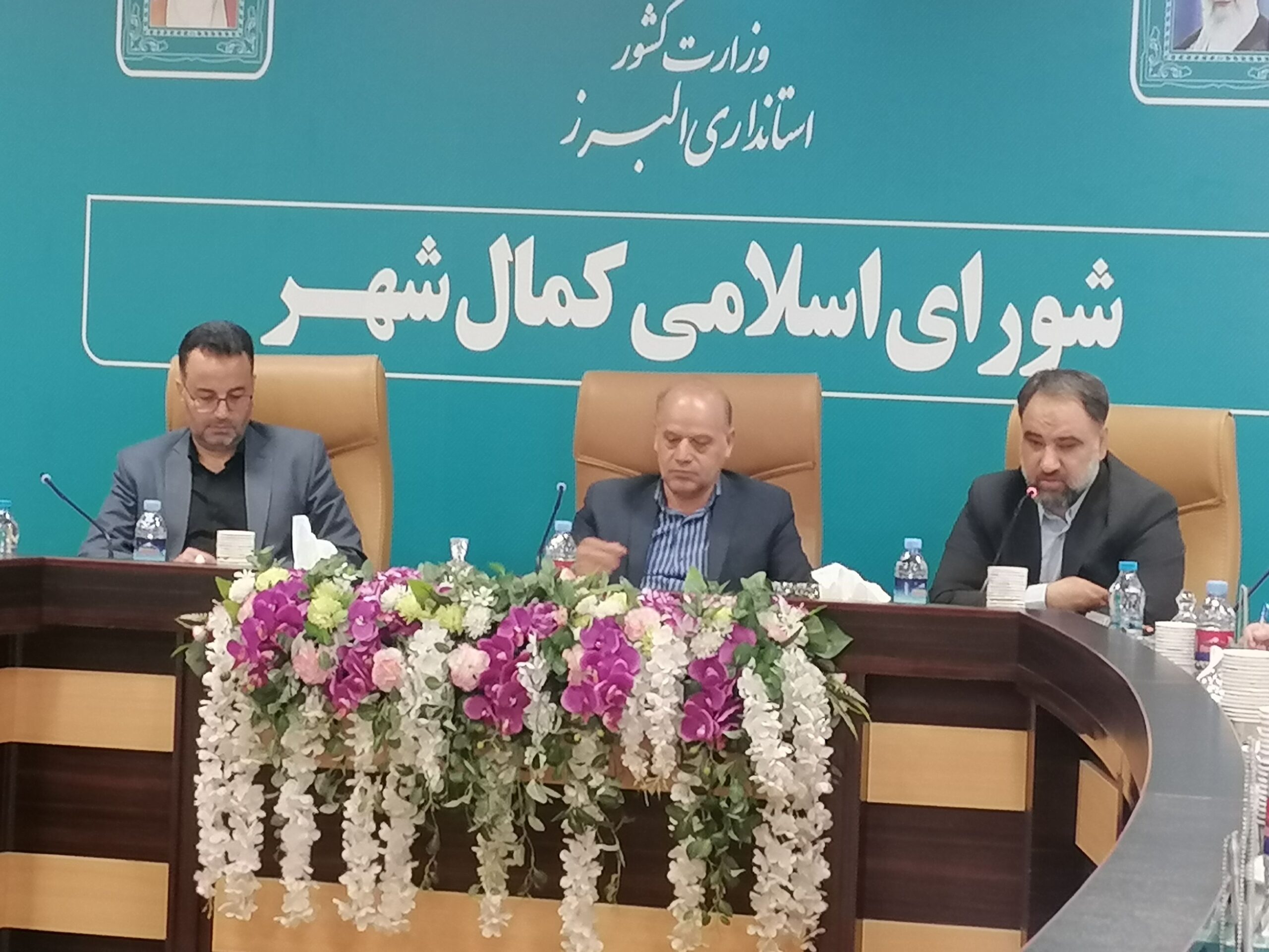 جلسه بررسی مشکلات ترافیکی و ایستگاه مترو کمالشهربرگزار شد