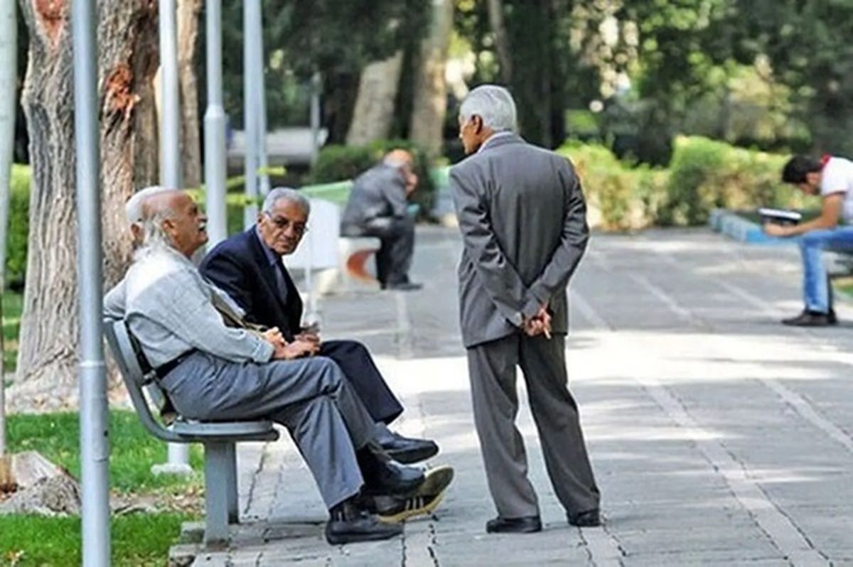 مشکلات بازنشستگان با شعار حل نمی‌شود