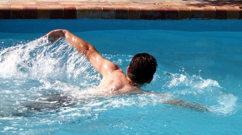 هشدار به شناگران در آب‌های آلوده