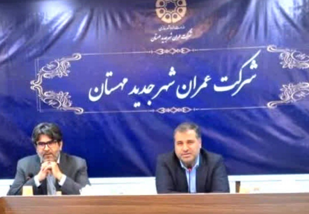 زارع درمراسم تجلیل از خبرنگاران گفت: خبرنگاران چشم بینای جامعه و پل ارتباطی بین مردم و مسئولین هستند