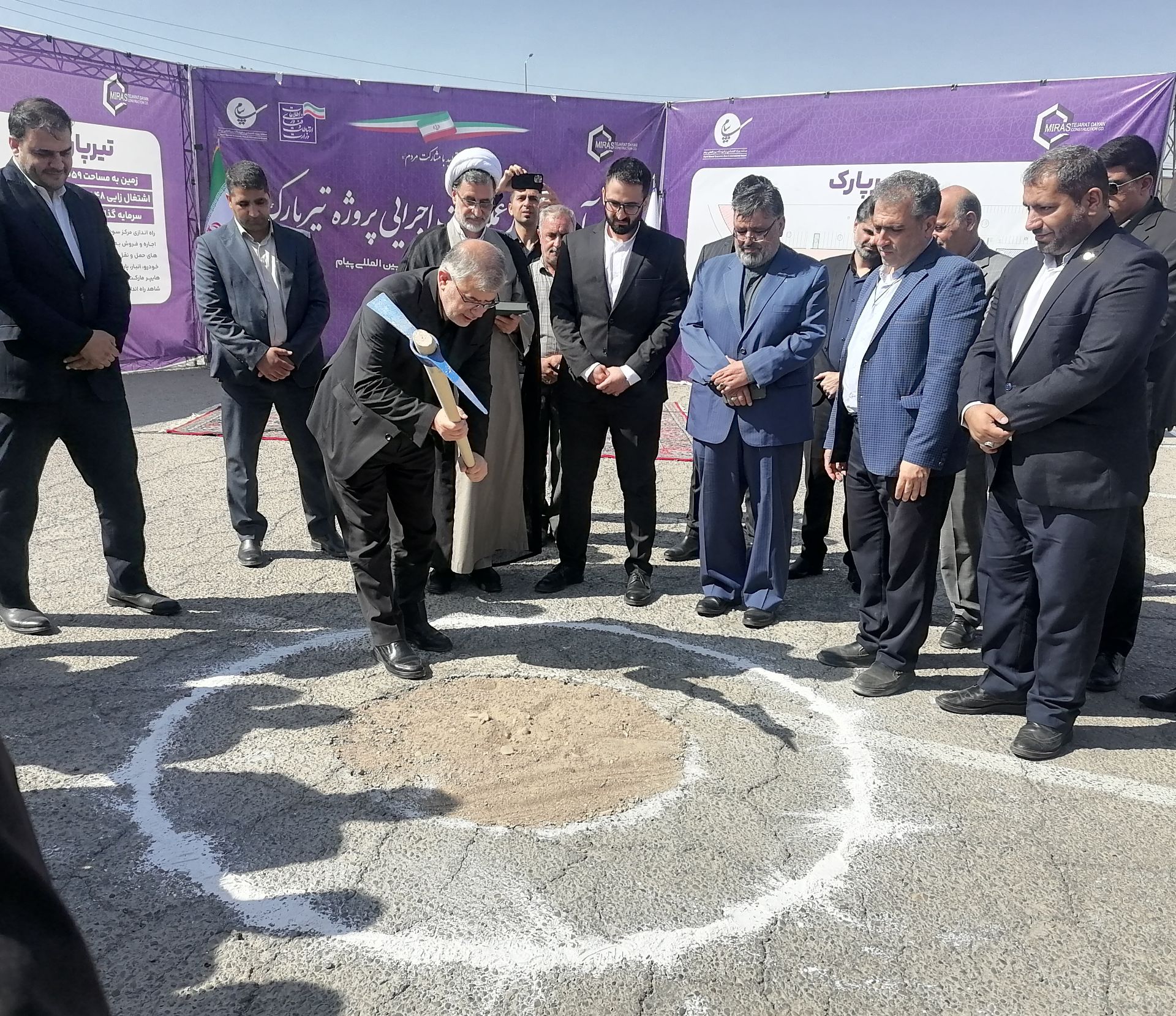 کلنگ زنی سه پروژه عمرانی و امضای قراردادهای احداث نیروگاه خورشیدی در منطقه پیام