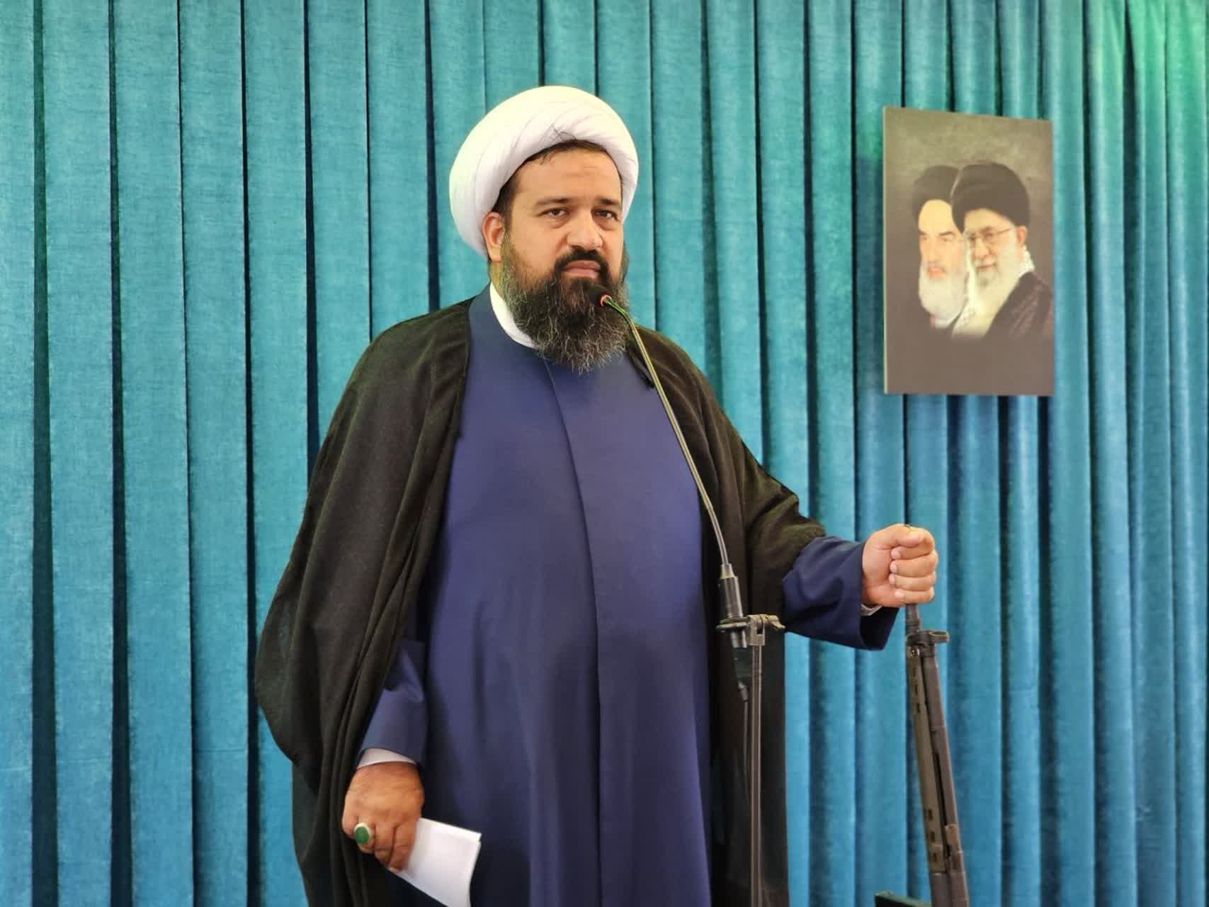 امام جمعه چهارباغ: حقوق مسئولی که کار نمی‌کند حرام است