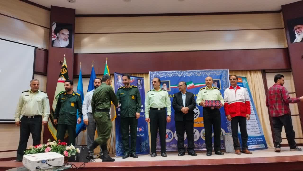 طی مراسمی، از برگزیدگان  مسابقات مهارتی سربازان وظیفه نیروهای مسلح استان البرز تجلیل شد