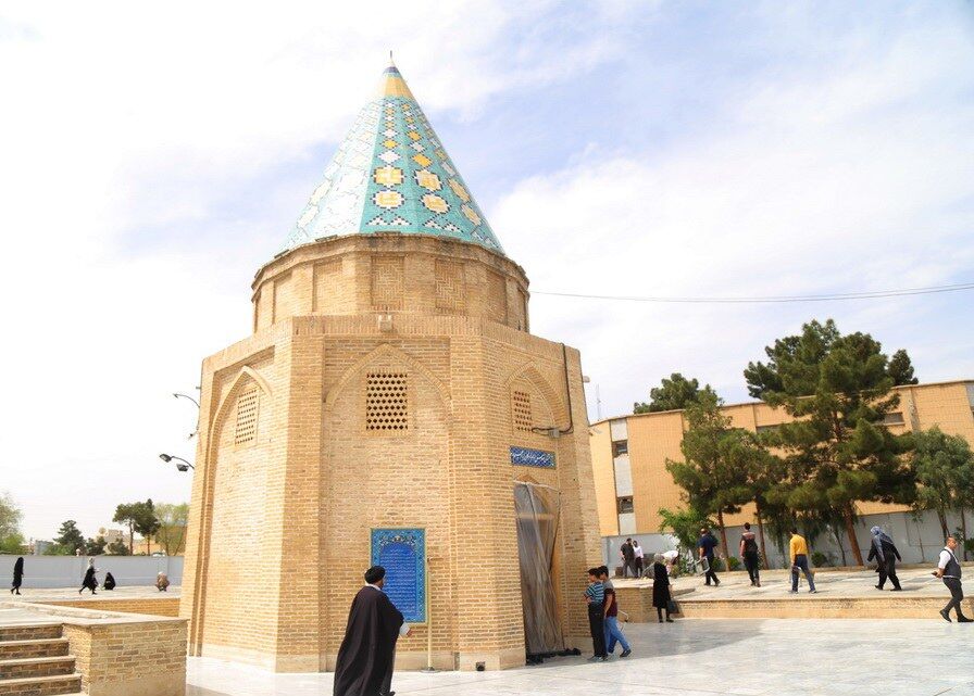 بقاع متبرکه به یاری جبهه مقاومت میشتابند