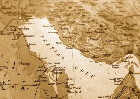 وقتی جزایر ایرانی را از انگلیس پس گرفتیم امارات وجود نداشت