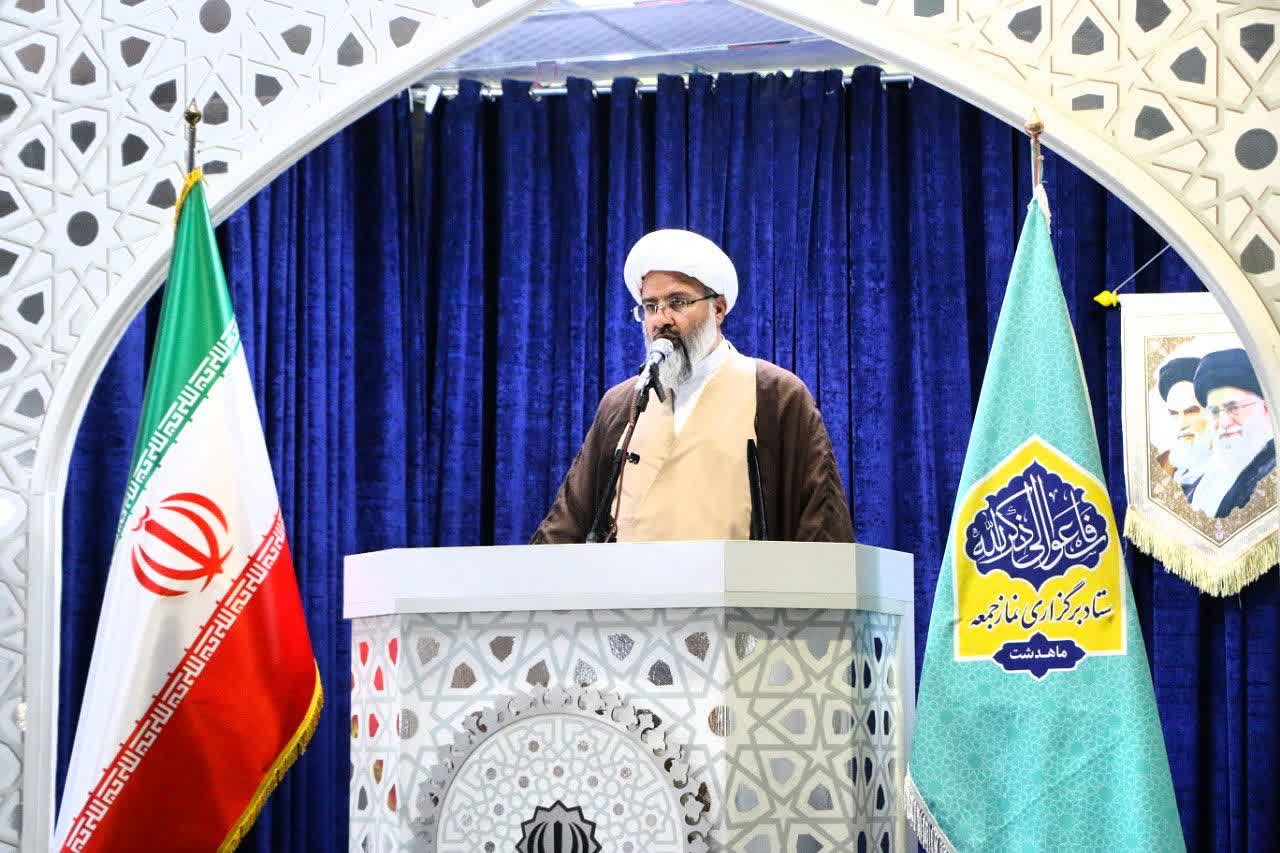 امام جمعه ساوجبلاغ:صفوف متراکم نماز جمعه نصر، باطل‌السحر نقشه‌ی دشمن بود