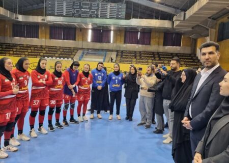 درخواست دختران هندبال از معاون وزیر: امیدواریم ما را حمایت کنید و پاداش خوبی بدهید