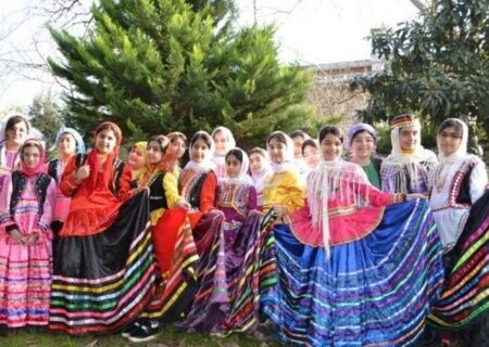 چشم امید لباس‌های محلی به ترندهای خارجی!