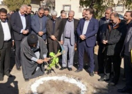 کلنگ زنی مدرسه «دانشمندان کوچک» در محمدشهر