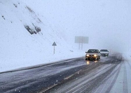 بارش برف و باران در جاده‌های ۵ استان کشور