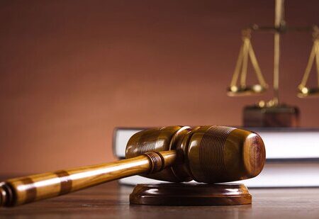 مسئولیت وراث برای پرداخت دیون متوفی به نسبت سهم‌الارث است