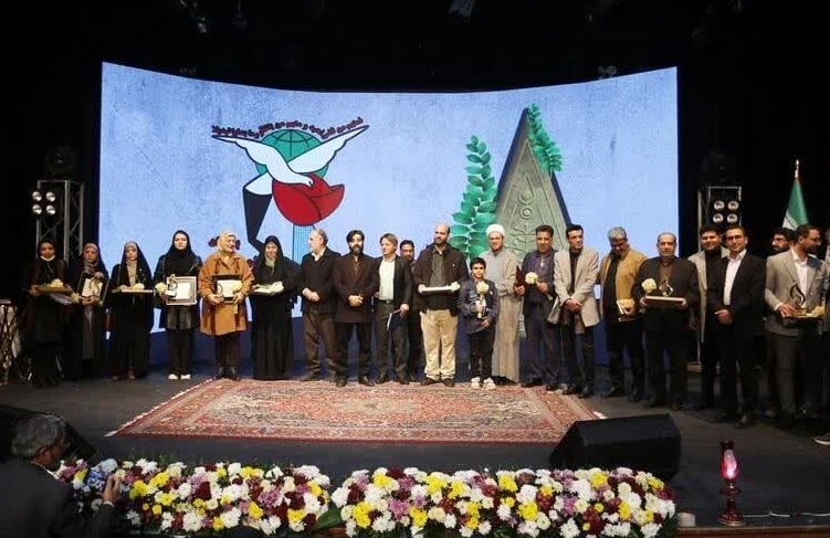 دو هنرمند البرزی از برگزیدگان نهمین کنگره ملی ایثار شدند