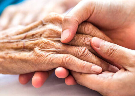 هشدار درباره زمین‌خوردن سالمندان در ایام خانه‌تکانی و توصیه‌هایی برای پیشگیری