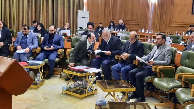 آغاز بررسی بودجه ۱۴۰۴ شهرداری تهران با حضور زاکانی در صحن علنی شورای شهر