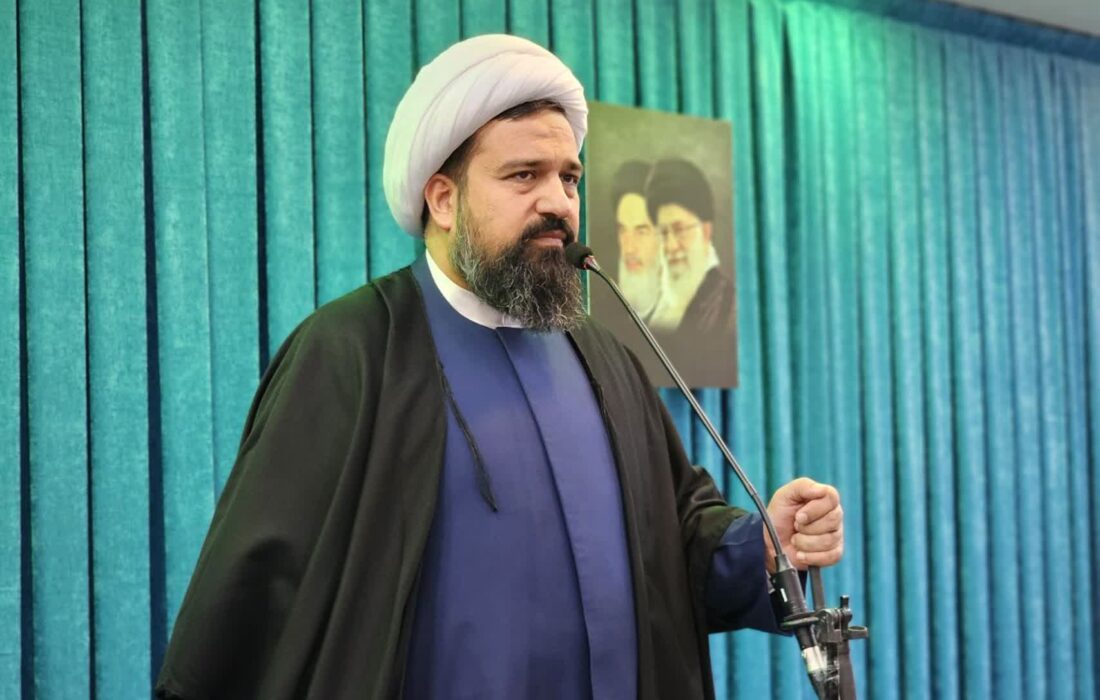 آینده‌ی انقلاب در دست جوانان است