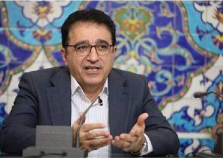 ایرانی‌ها باید به پوشش، زبان و هویت خود افتخار کنند