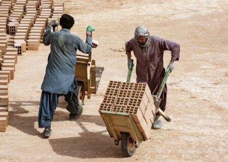 پلمب و جریمه واحدهای صنفی به‌کارگیرنده اتباع غیرمجاز