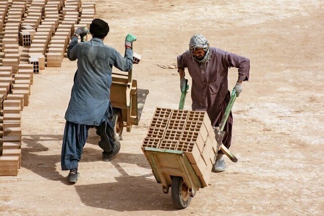 پلمب و جریمه واحدهای صنفی به‌کارگیرنده اتباع غیرمجاز