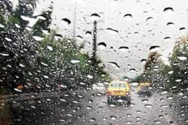 بارش باران و ترافیک نیمهسنگین در برخی محورهای مواصلاتی کشور