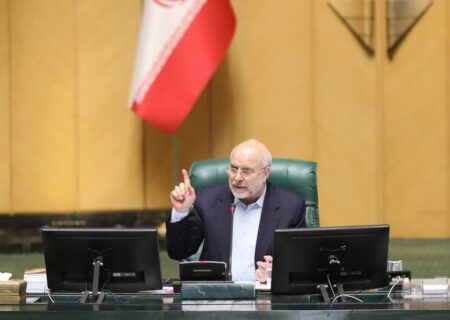 کارگران افسران خستگی ناپذیر جنگ اقتصادی دشمن هستند