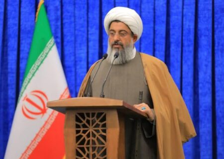 امام جمعه ساوجبلاغ: هماهنگی کم‌نظیر بین دیپلماسی و میدان، سایه تهدید را برداشته و منافع کشور را تامین می‌کند
