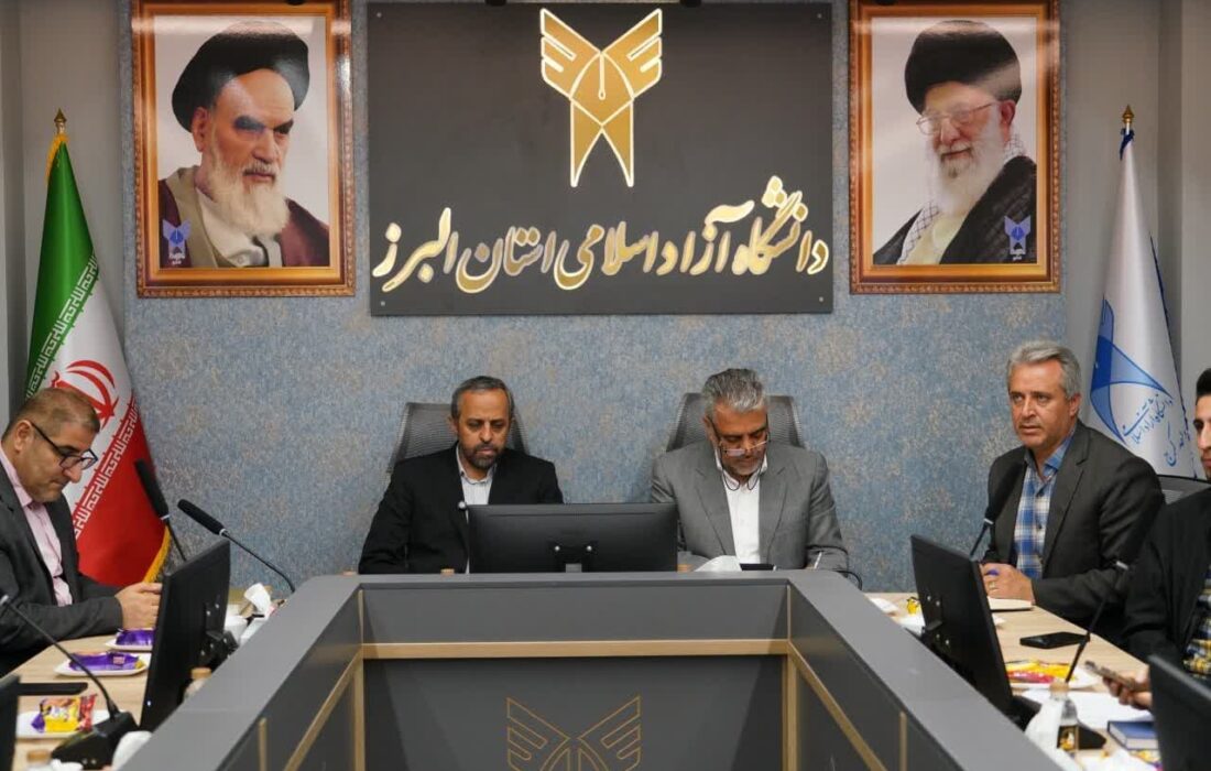 دانشجوی نخبه کسی است که مسائل پیچیده اجتماعی را تشخیص داده و راه حل ارائه کند.