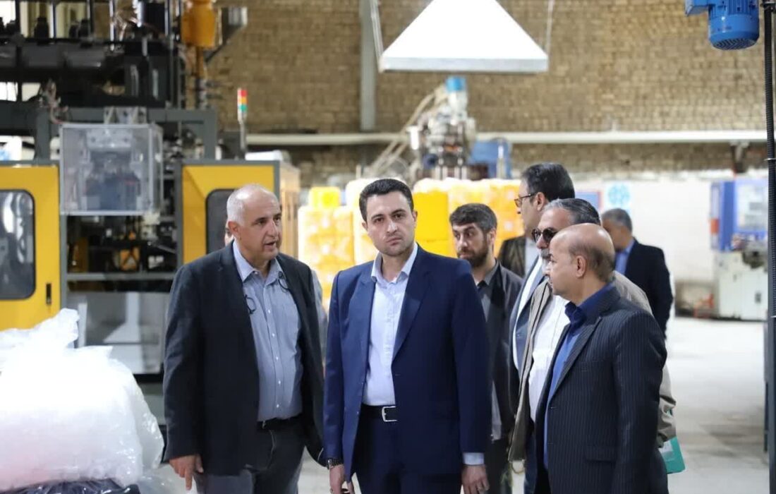 بازدید شهردار گرمدره از شرکت تولیدی “گیاه”؛ حمایت از سرمایه‌گذاری در تولید و تحقق شعار سال
