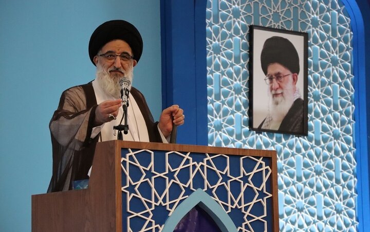 مقاومت مقدم بر تسلیم است