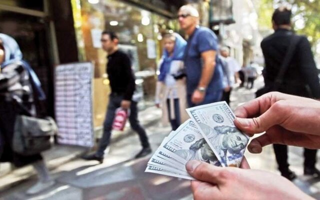کاهش ۲۵ هزار تومانی دلار در یک ماه