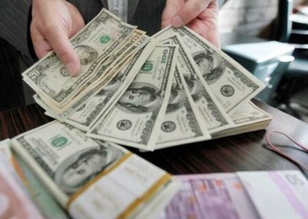 دلار ثابت ماند؛ یورو کمی گران شد