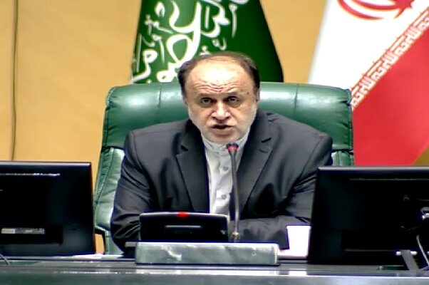 حاجیبابایی: دولت در تغییر ساعت مدارس تجدیدنظر کند