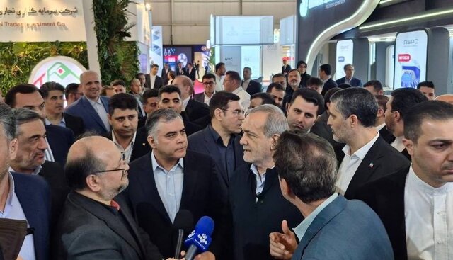بازدید رئیسجمهور از نمایشگاه نفت