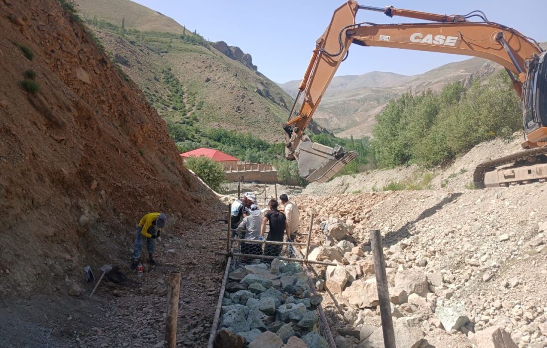 بازگشایی مسیر رودخانه و احداث دیوار حفاظتی در محدوده کاخ ناصری