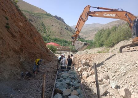 بازگشایی مسیر رودخانه و احداث دیوار حفاظتی در محدوده کاخ ناصری