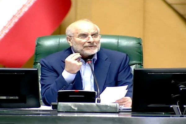 قالیباف: ترامپ در فضای مجازی تحریمهایی که برداشته نشده را دوباره برقرار میکند