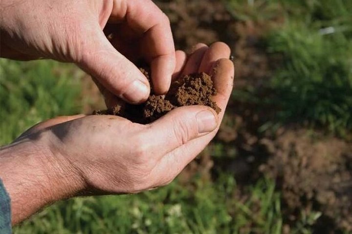 تاثیر رطوبت خاک در پایداری مخازن تأمین کننده آب شرب تهران