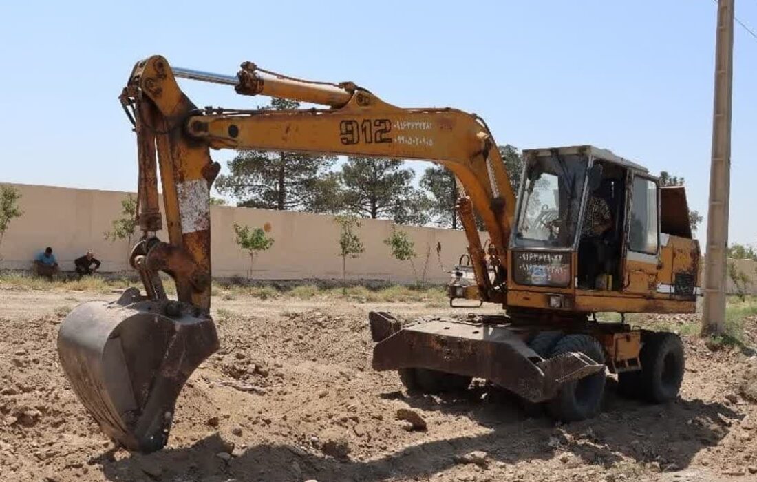 آغاز عملیات حفاری برای جدولگذاری و پیادهروسازی در بلوار شهید سلیمانی ماهدشت